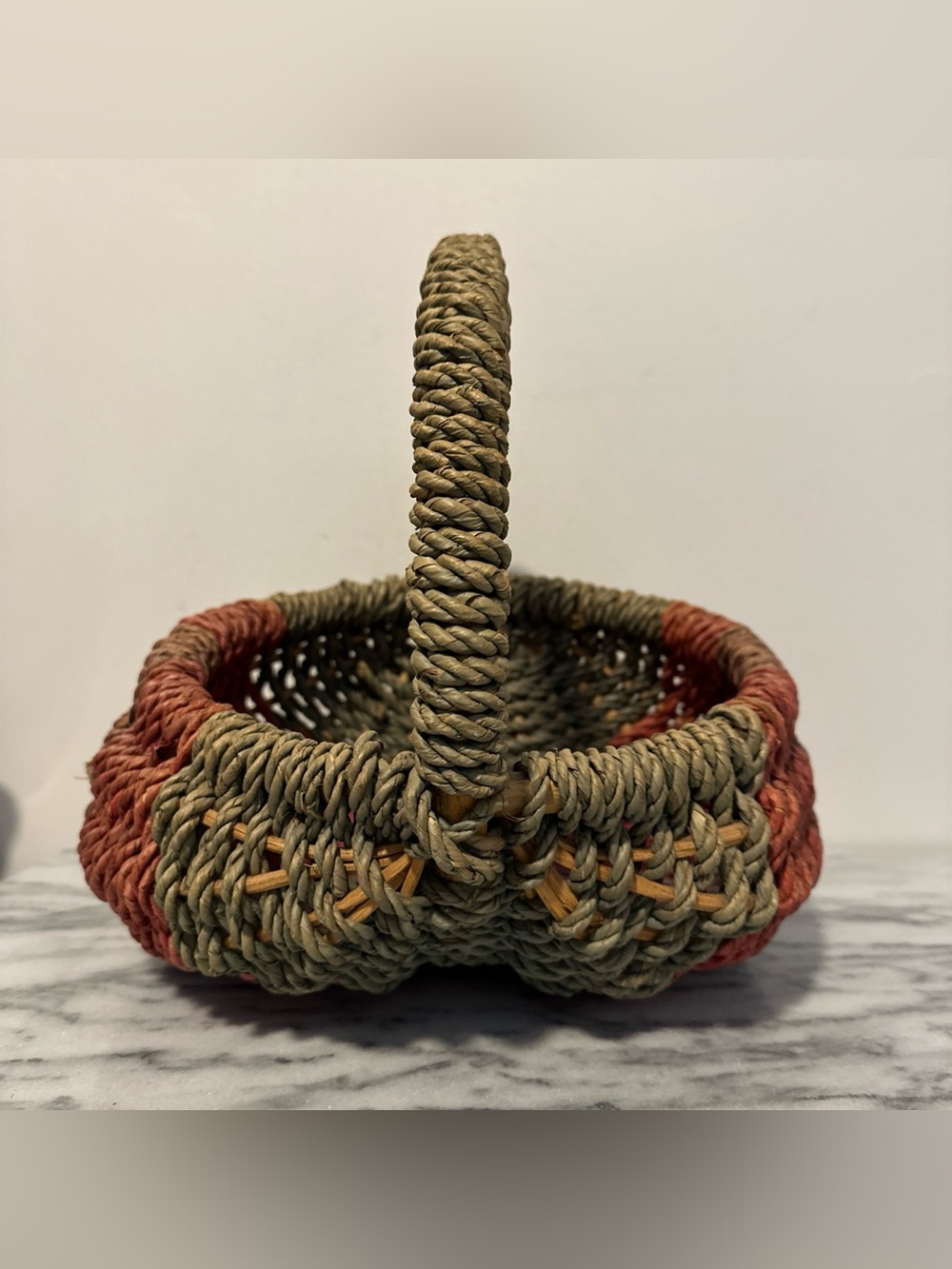 Handwoven Seagrass Basket with Handle - teal/ red Accent buttocks design 10”D